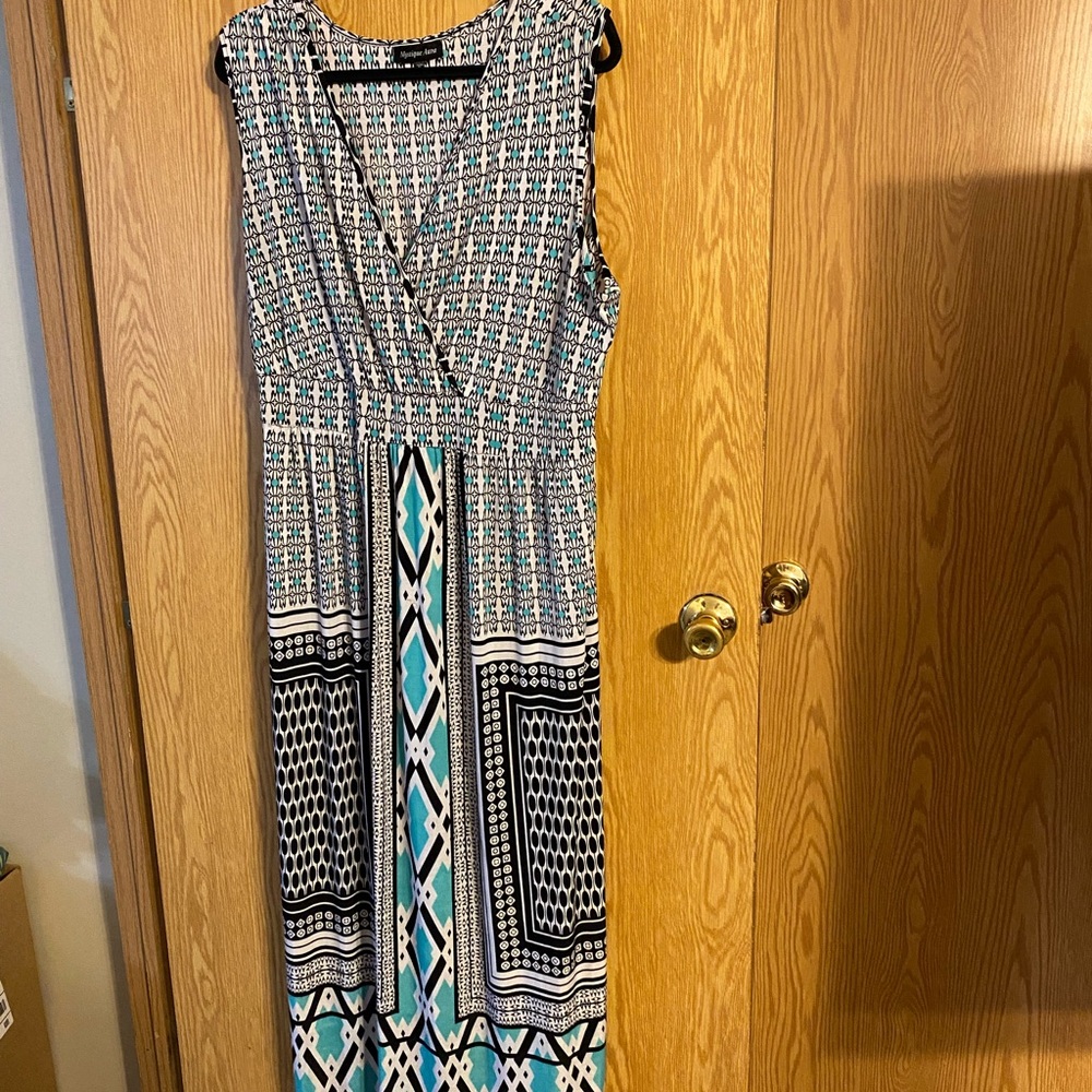 Mystique Boutique Blue and White Sleeveless V-Neck Maxi Sundress